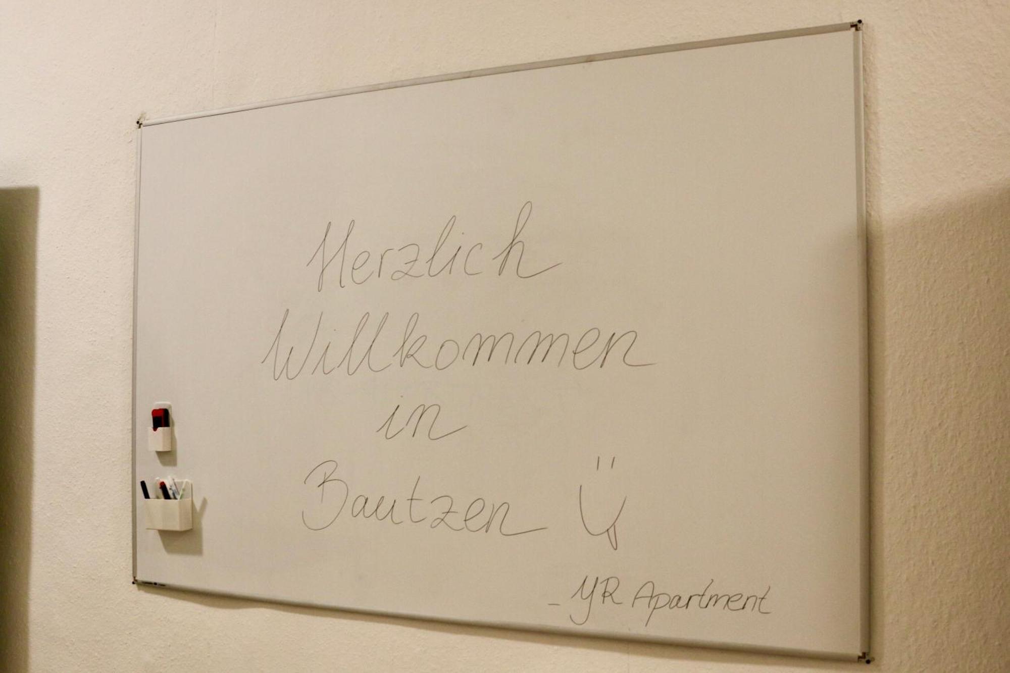 Yr Apartment Im Stadtzentrum - Billardtisch - Parkplatz - 140Qm เบาท์เซน ภายนอก รูปภาพ
